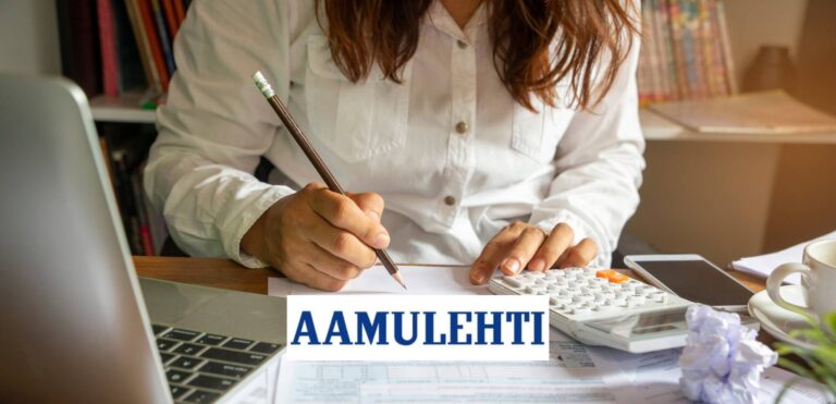 Nainen suunnittelee kuluja kynä kädessä, papereita ja laskin pöydällä